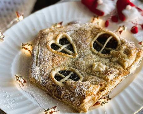 Gingerbread House Inspired Mince Tart