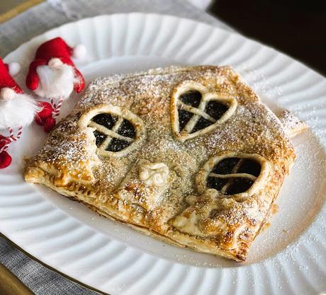 Gingerbread House Inspired Mince Tart