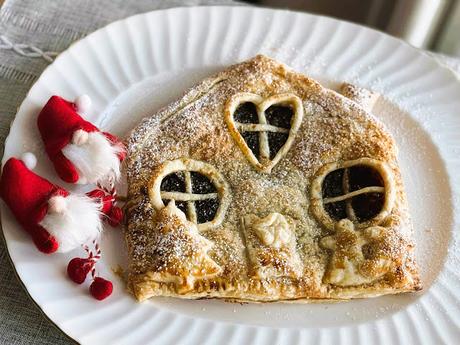 Gingerbread House Inspired Mince Tart