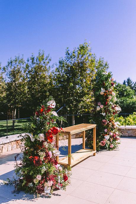 Fall wedding with romantic shades of red and pink | Georgia & Thomas