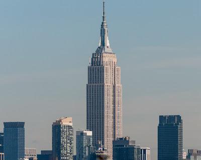 Claude 3.5 Sonnet Recognizes the Empire State Building and connects it with King Kong