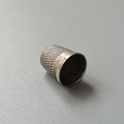 Meet the reviewers behind our world embroidery shops listing Claudia Ruiz