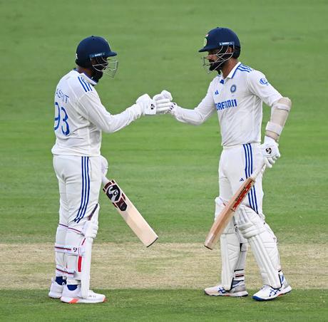 Akash Bumra combine to save at Gabba ! - is that time to retire !?!? Akash Bumra combine to save at Gabba ! - is that time to retire !?!?