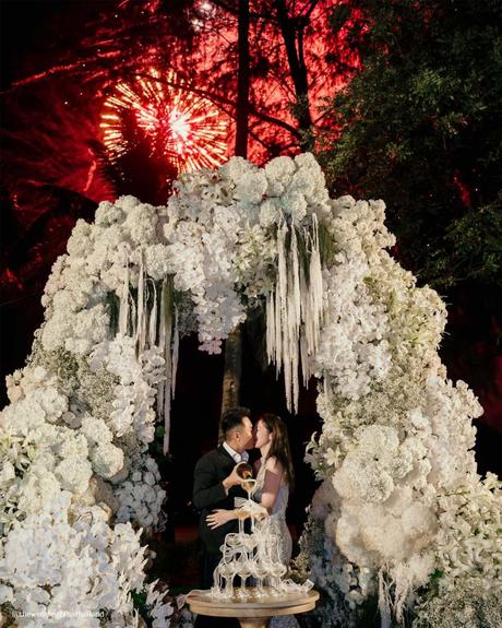 new wedding trends flowers bride groom arch theweddingblissthailand