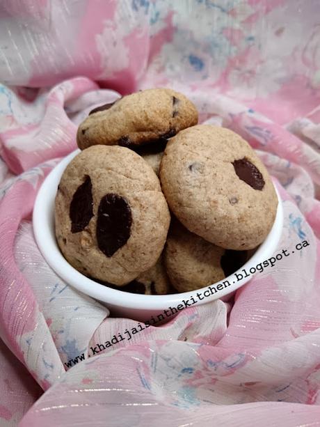 BISCUITS À LA FARINE DE BLÉ ET AU CHOCOLAT / WHOLE WHEAT FLOUR CHOCOLATE COOKIES / GALLETAS DE HARINA DE TRIGO Y CHOCOLATE / بيسكوي بدقيق القمح و الشوكولاتة