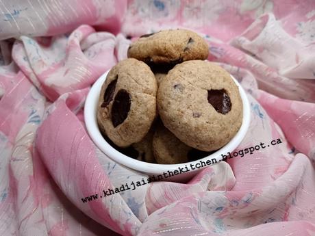 BISCUITS À LA FARINE DE BLÉ ET AU CHOCOLAT / WHOLE WHEAT FLOUR CHOCOLATE COOKIES / GALLETAS DE HARINA DE TRIGO Y CHOCOLATE / بيسكوي بدقيق القمح و الشوكولاتة