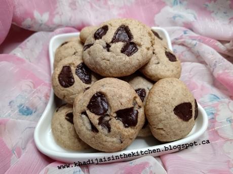 BISCUITS À LA FARINE DE BLÉ ET AU CHOCOLAT / WHOLE WHEAT FLOUR CHOCOLATE COOKIES / GALLETAS DE HARINA DE TRIGO Y CHOCOLATE / بيسكوي بدقيق القمح و الشوكولاتة