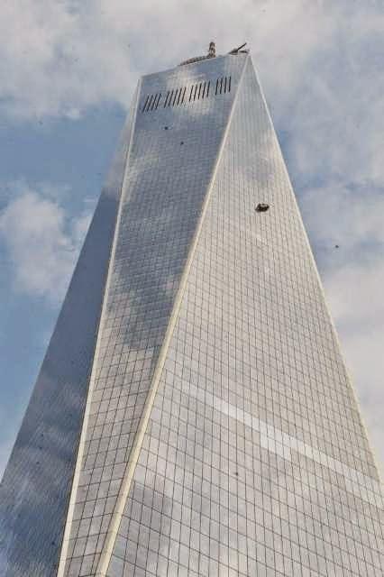 Hazardous jobs and 2 window cleaners dangle at One World Trade Centre