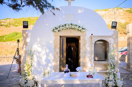 timeless-wedding-rethymno-white-florals_07