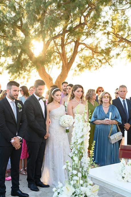timeless-wedding-rethymno-white-florals_11