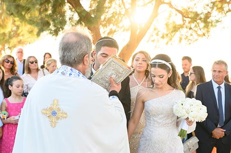 timeless-wedding-rethymno-white-florals_14