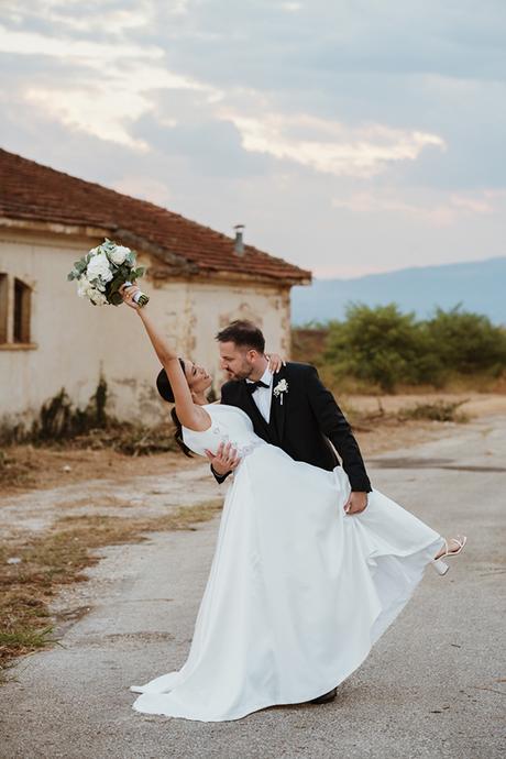 minimal-chic-wedding-drama-white-florals_23