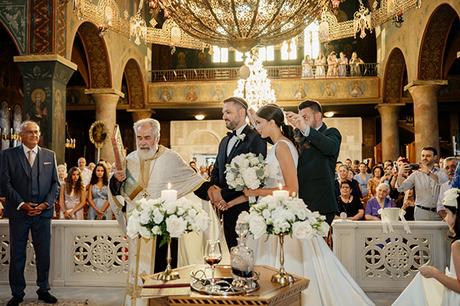 minimal-chic-wedding-drama-white-florals_19x