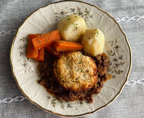 Savory Minced Beef Casserole with Dumplings