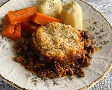 Savory Minced Beef Casserole with Dumplings