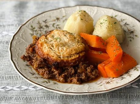 Savory Minced Beef Casserole with Dumplings