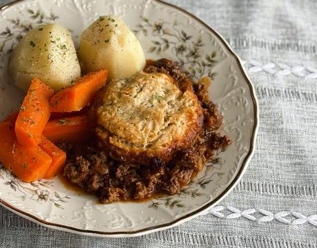 Savory Minced Beef Casserole with Dumplings