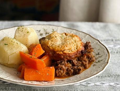 Savory Minced Beef Casserole with Dumplings