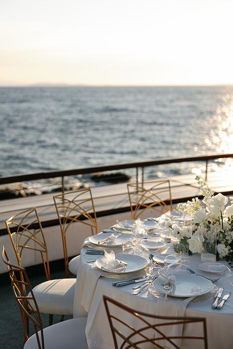 Seaside wedding with white blooms and gold accents | Eleni & Jordan Seaside wedding with white blooms and gold accents | Eleni & Jordan