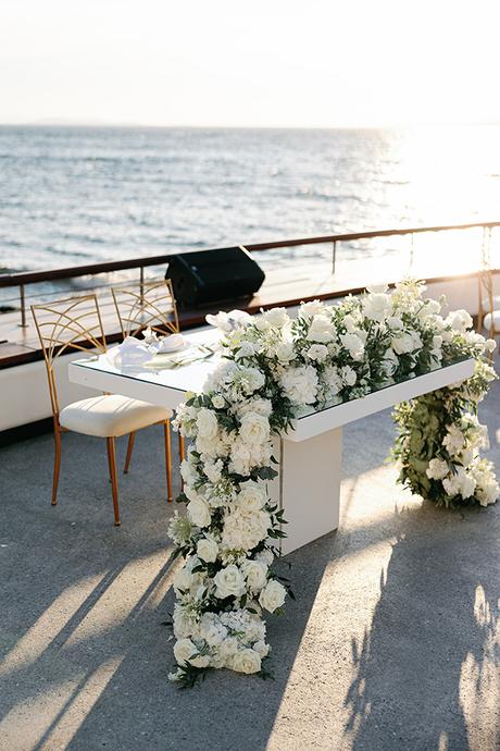 Seaside wedding with white blooms and gold accents | Eleni & Jordan Seaside wedding with white blooms and gold accents | Eleni & Jordan