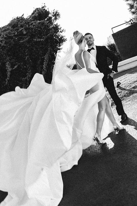 Seaside wedding with white blooms and gold accents | Eleni & Jordan Seaside wedding with white blooms and gold accents | Eleni & Jordan