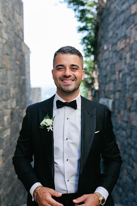 Seaside wedding with white blooms and gold accents | Eleni & Jordan Seaside wedding with white blooms and gold accents | Eleni & Jordan