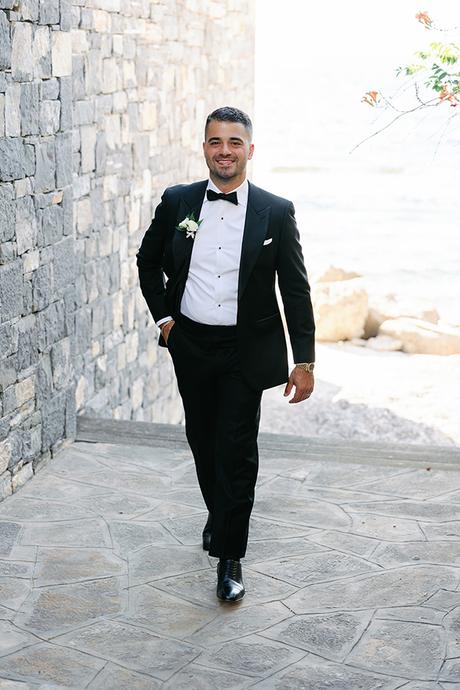 Seaside wedding with white blooms and gold accents | Eleni & Jordan Seaside wedding with white blooms and gold accents | Eleni & Jordan