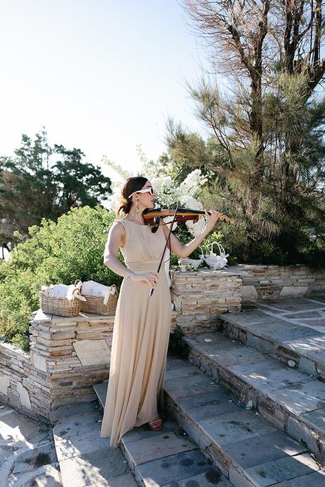 Seaside wedding with white blooms and gold accents | Eleni & Jordan Seaside wedding with white blooms and gold accents | Eleni & Jordan