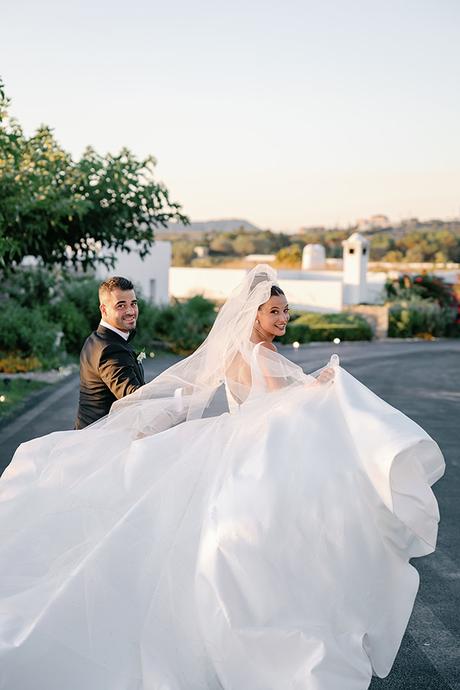 Seaside wedding with white blooms and gold accents | Eleni & Jordan Seaside wedding with white blooms and gold accents | Eleni & Jordan