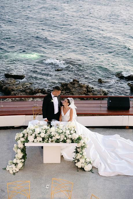 Seaside wedding with white blooms and gold accents | Eleni & Jordan Seaside wedding with white blooms and gold accents | Eleni & Jordan