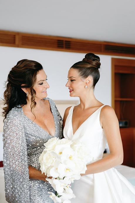 Seaside wedding with white blooms and gold accents | Eleni & Jordan Seaside wedding with white blooms and gold accents | Eleni & Jordan