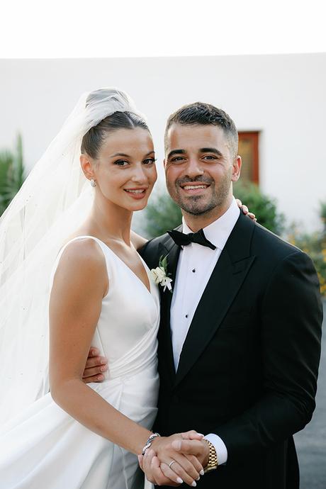 Seaside wedding with white blooms and gold accents | Eleni & Jordan Seaside wedding with white blooms and gold accents | Eleni & Jordan