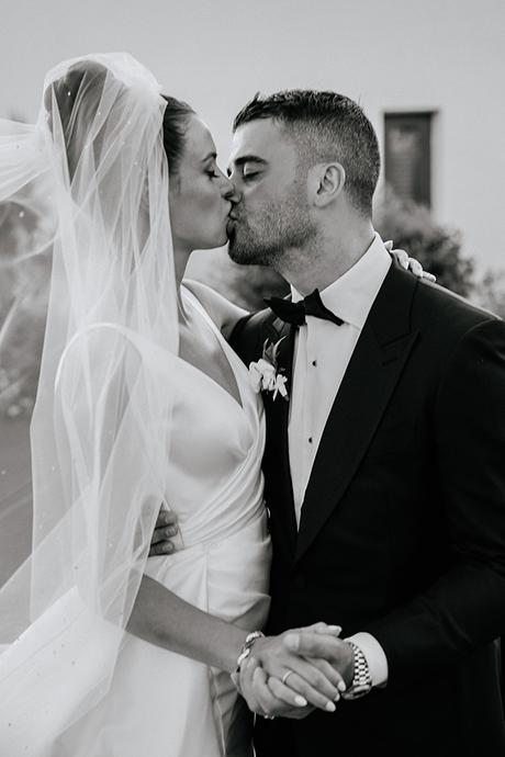 Seaside wedding with white blooms and gold accents | Eleni & Jordan Seaside wedding with white blooms and gold accents | Eleni & Jordan