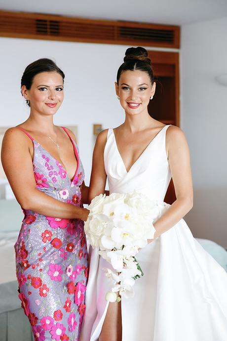 Seaside wedding with white blooms and gold accents | Eleni & Jordan Seaside wedding with white blooms and gold accents | Eleni & Jordan