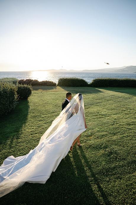 Seaside wedding with white blooms and gold accents | Eleni & Jordan Seaside wedding with white blooms and gold accents | Eleni & Jordan