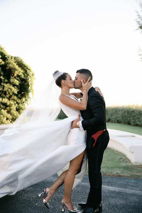 Seaside wedding with white blooms and gold accents | Eleni & Jordan Seaside wedding with white blooms and gold accents | Eleni & Jordan