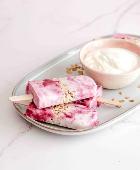 Mixed berry and granola yoghurt popsicles Mixed berry and granola yoghurt popsicles