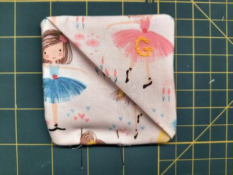 How I sew corner bookmarks Sewing a corner bookmark: to close the turning gap, sew a narrow topstitch all around the edge, as closed to the edge as possible.