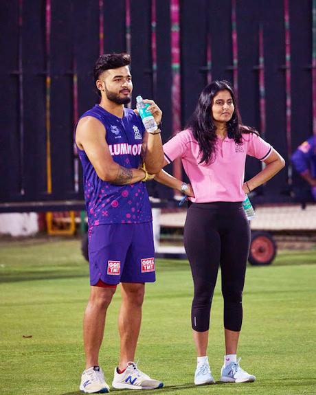 சாருக்கு நெய் முறுவலா ஒரு தோசை !!! சாருக்கு நெய் முறுவலா ஒரு தோசை !!!