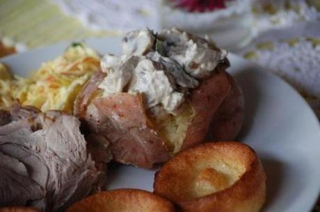 Ten Tips to Make the Perfect Jacket Potato Jacket potato with mushrooms filling