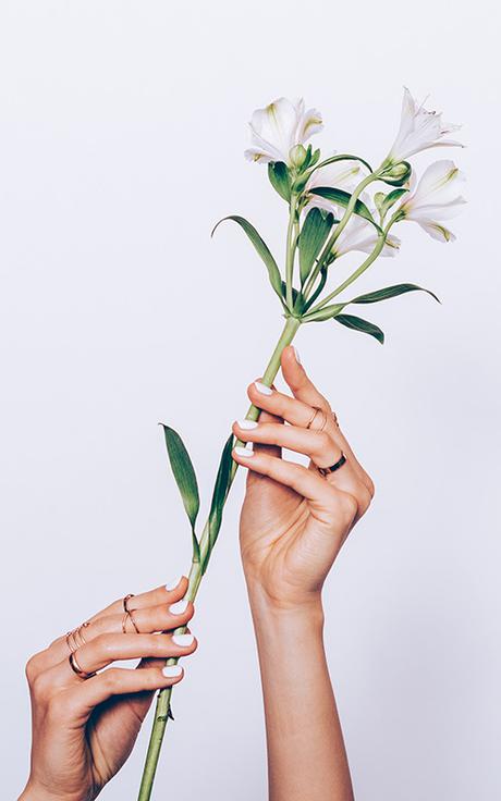 The Ultimate Guide to Using Fake Flowers for Your Wedding 30 Beautiful Single-Stem Wedding Bouquets