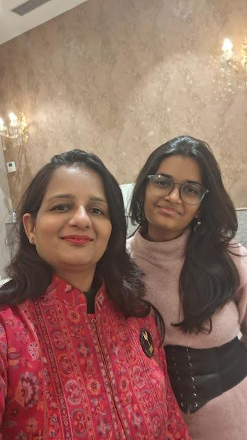 Parenting blogger Deepti Gupta with daughter at Radiance woman awards Parenting blogger Deepti Gupta with daughter