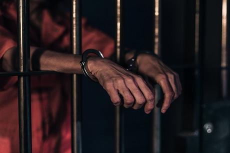 The Longest Manhunts: 10 Prison Escapees Who Stayed Free for Years