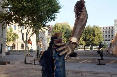 Ten Paths to Inner Peace When Life Feels Empty ‘Les Voyageurs’ sculpture by Bruno Catalano