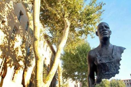 Ten Paths to Inner Peace When Life Feels Empty ‘Les Voyageurs’ sculpture by Bruno Catalano