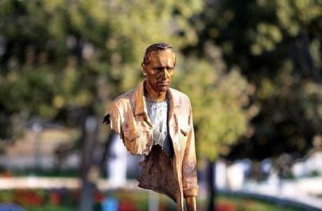 Ten Paths to Inner Peace When Life Feels Empty ‘Les Voyageurs’ sculpture by Bruno Catalano