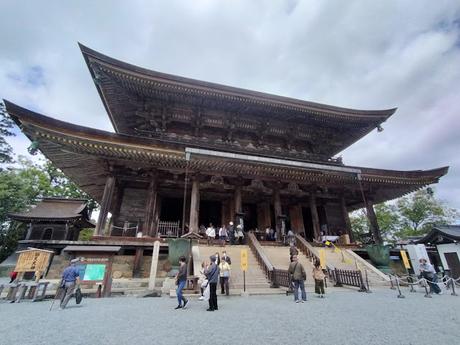 Temples and Cherry Blossoms in Mount Yoshino (Nara)