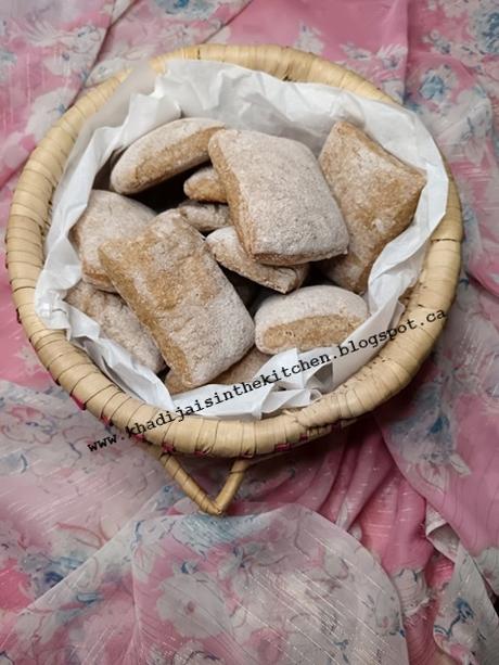 PAIN À LA FARINE DE BLÉ COMPLET/ WHOLE WHEAT BREAD / PAN DE HARINA INTEGRAL / خبز دقيق القمح الكامل