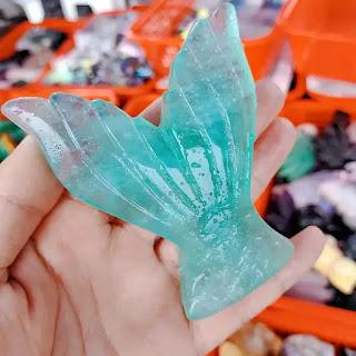 The Art and Essence of Natural Crystal Whale Tail Carving Crafts The Art and Essence of Natural Crystal Whale Tail Carving Crafts