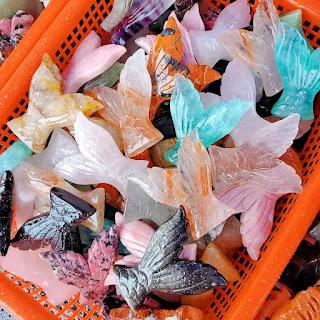 The Art and Essence of Natural Crystal Whale Tail Carving Crafts The Art and Essence of Natural Crystal Whale Tail Carving Crafts